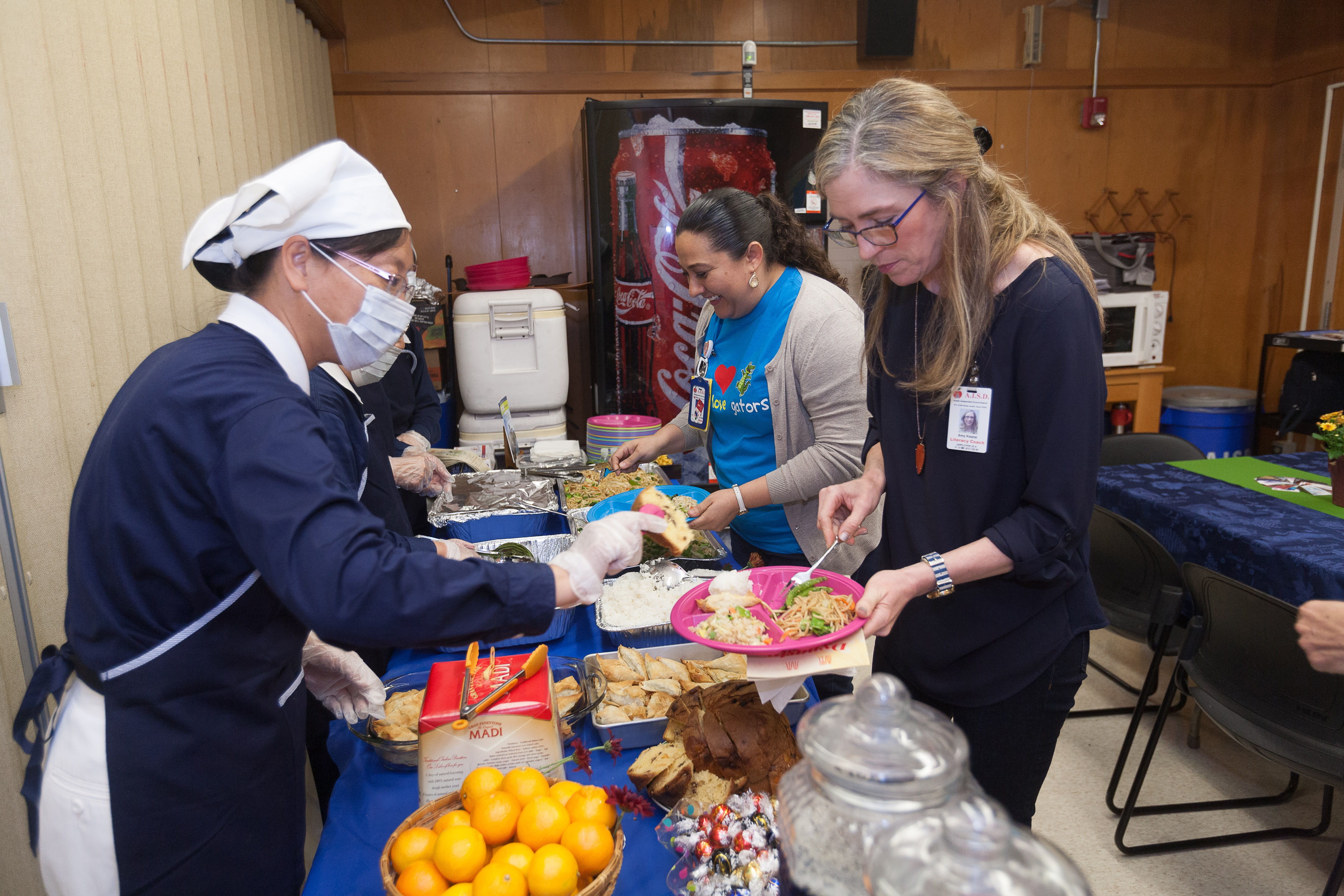 2016年感恩節前夕，志工首次在校園提供午餐推廣素食，受到教職員的喜愛。