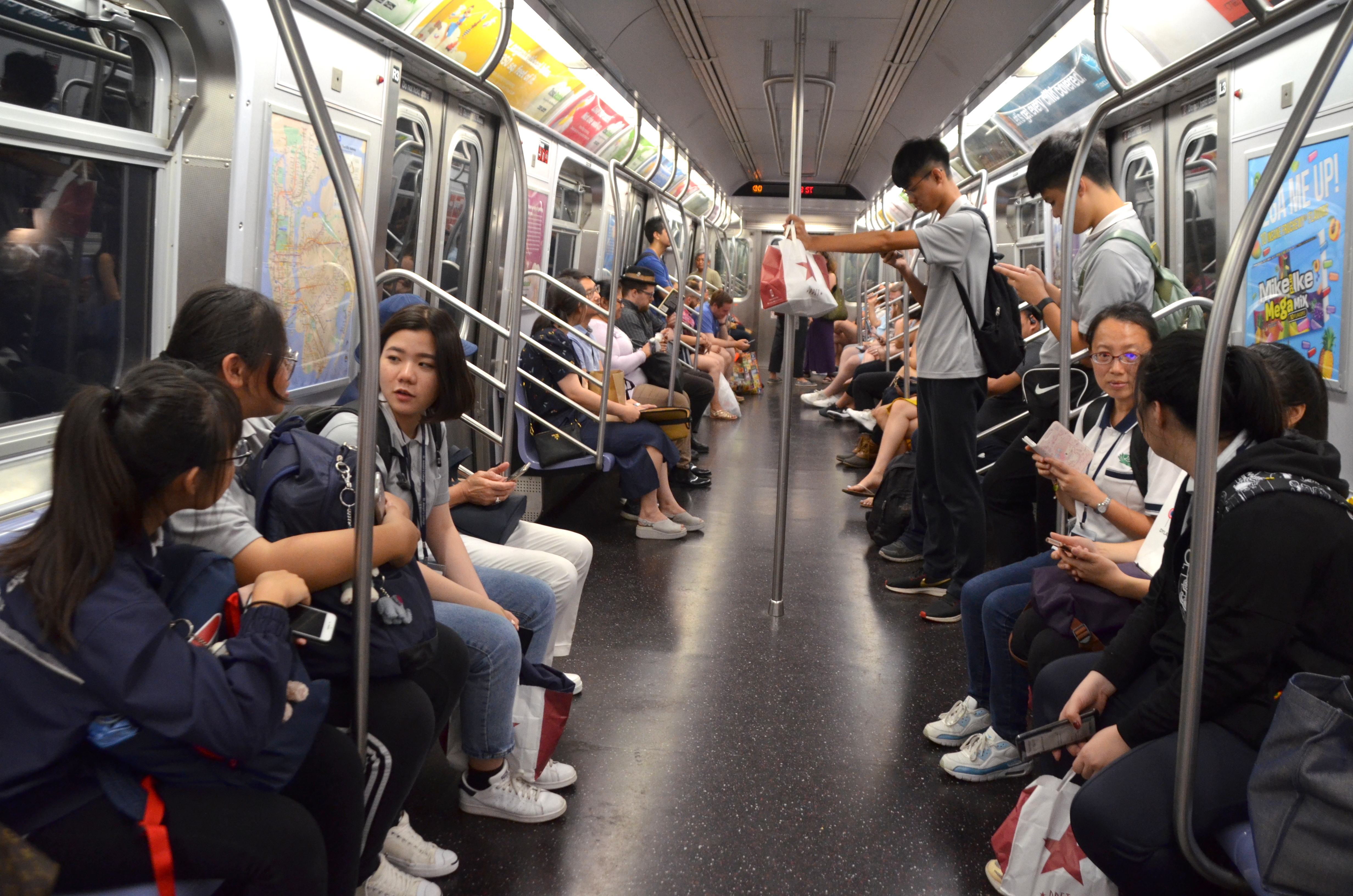 搭乘紐約地鐵體驗紐約客的日常生活。攝影／翁秀春