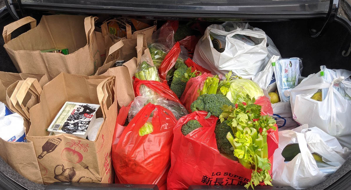 裝滿後車廂的食物袋。圖片提供／慈濟奧克蘭聯絡處