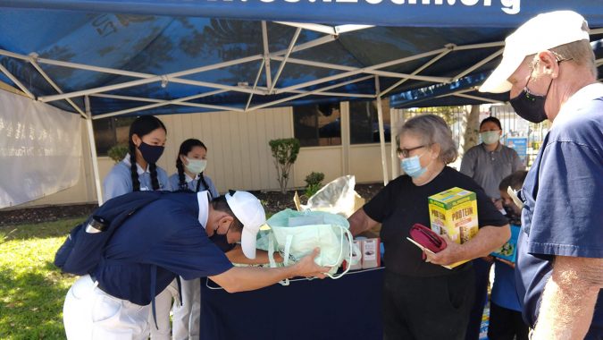 Voluntarios de Tzu Chi San Diego Ayudan A Los Sobrevivientes Por El Incendio Del Valle