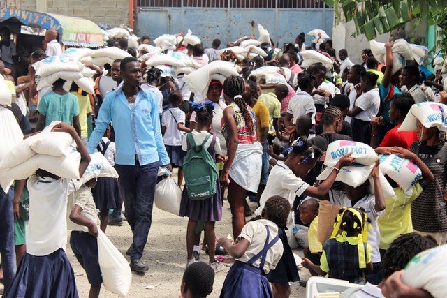 20201208 Haiti-La Saline OPEPB School-拉琳区-综合学校慈济舉辦大米發放. 摄影凱( Keziah Jean) (9)