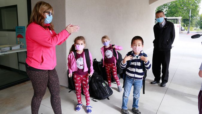 Apoyando a los Hijos de los Héroes de la Pandemia en YMCA del Oeste del Valle de San Gabriel
