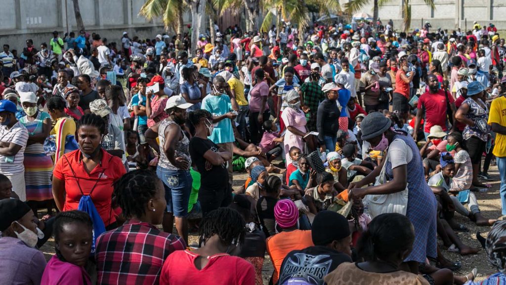 Más de tres mil personas reunidas en la escuela OPEPB, en La Saline. [Foto: Keziah Jean