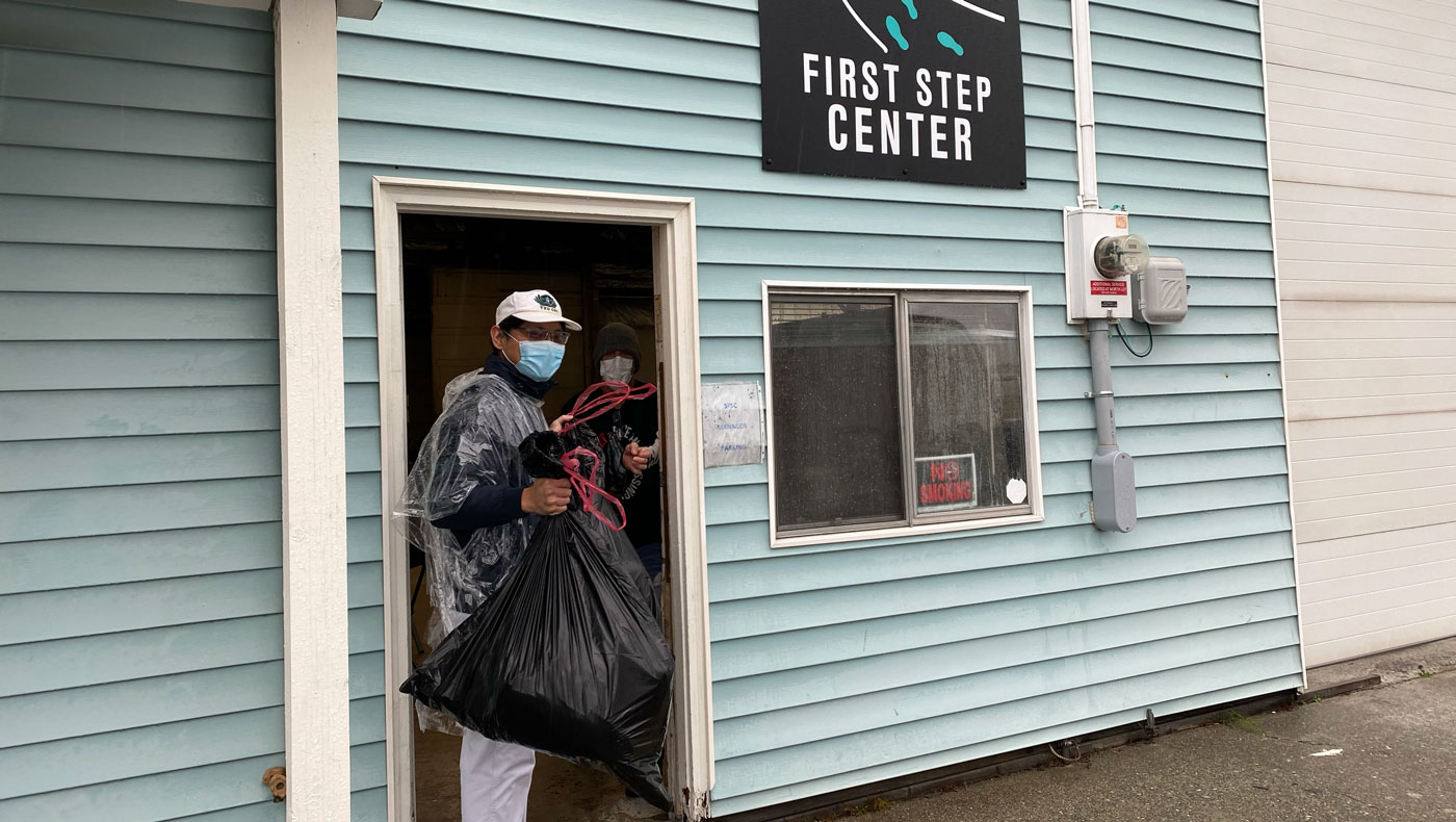 First Step Center to deliver supplies. Photo/Tzu Chi Seattle Service Center