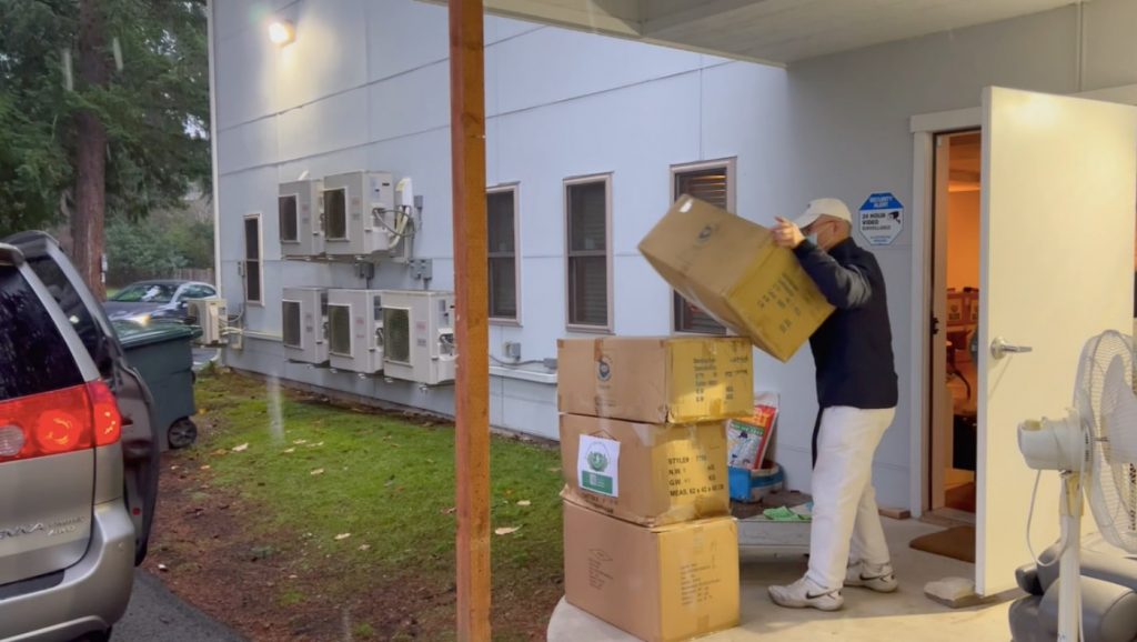 慈濟志工加緊腳步整備發放物資。圖片來源／視頻截圖