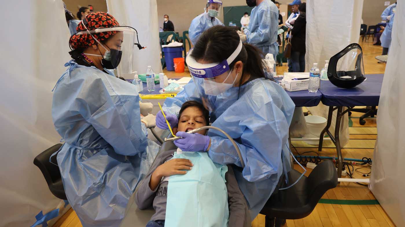 TzuChi-ES-3-1-Atendiendo A Pacientes Mientras Se Renova Clinica Dental De Tzu Chi En Las Vegas