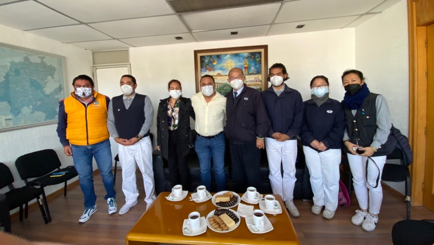 The Tzu Chi volunteer team visits the mayor and officials of Tula City before the disaster relief distribution. The team includes Weili Gao, Peiwen Wang, Rodrigo Pérez Lozada, and Martin Kuo (first to fourth from right). Photo/Tzu Chi Mexico Team
