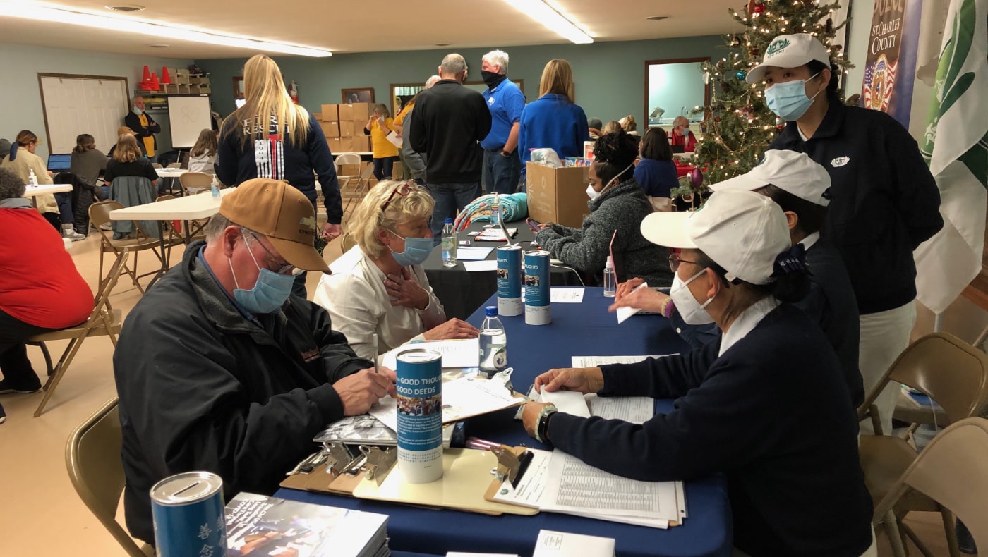 The first tornado relief event is held at Tzu Chi USA’s St. Louis Service Center. Photo/Yue Ma
