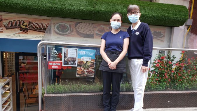 Socios Del Movimiento Vegetariano: Una Semilla De Amistad Florece En El Restaurante Happy Veggie