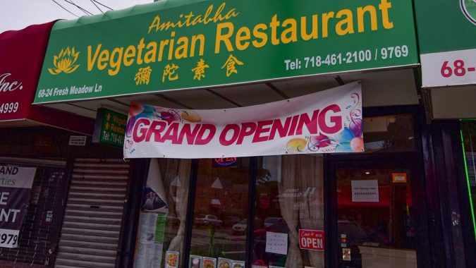 Socios del Movimiento Vegetariano: Poniendo el Dharma En Movimiento En El Restaurante Amitabha Vegan