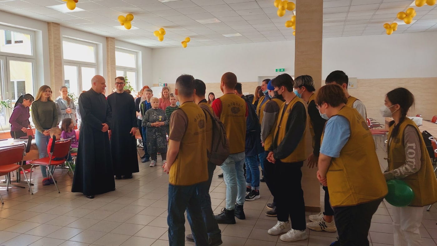 TzuchiUSA-ukraine-refugees-relief-in-poland-apr-2022-15