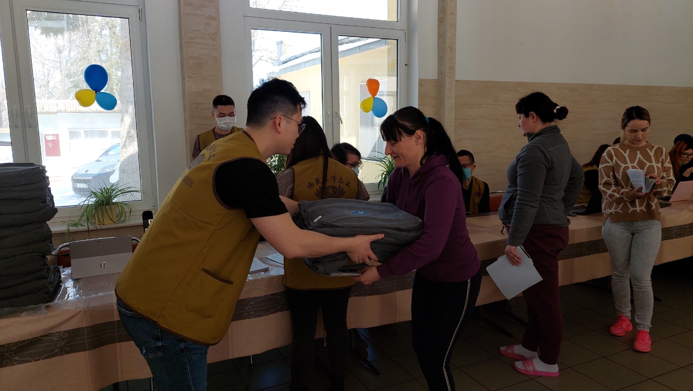 TzuchiUSA-ukraine-refugees-relief-in-poland-apr-2022-17