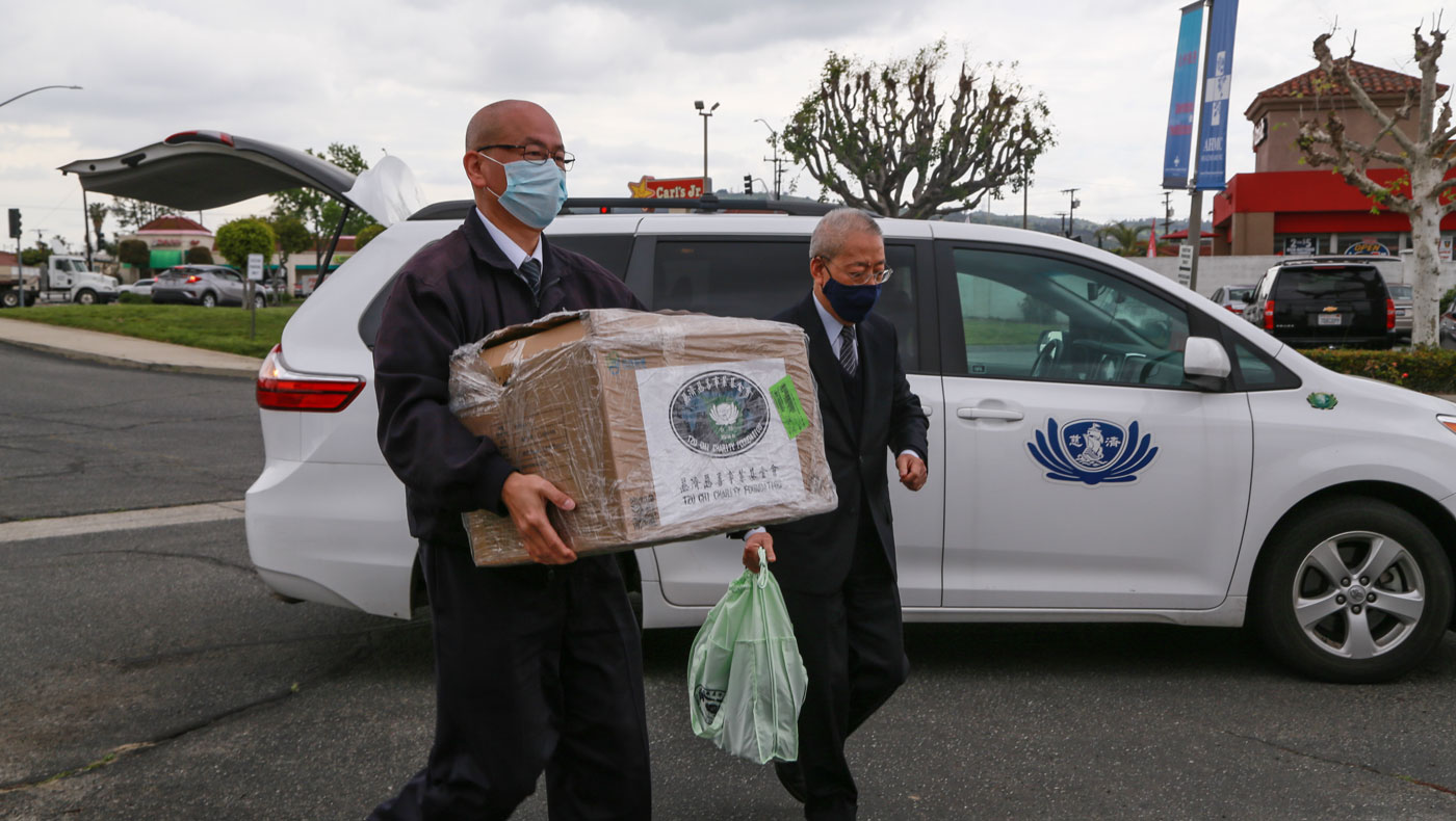 Assisting with PPE delivery to institutions in need during the pandemic. Photo/Tzu Chi USA