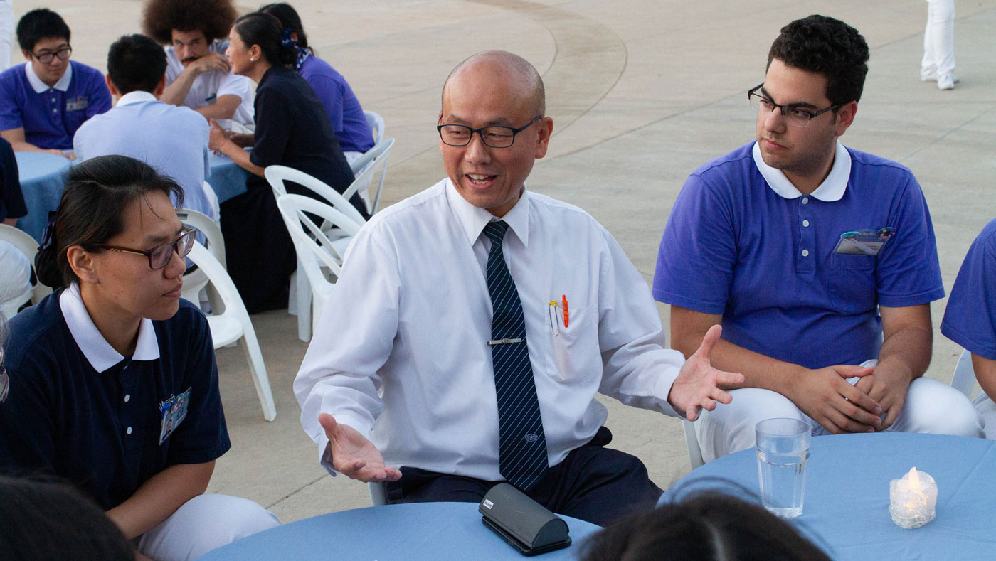 Han Huang shares his journey in Tzu Chi with Tzu Ching members and encourages them to strengthen their faith, continue to serve the community, and create and enrich their life value.
