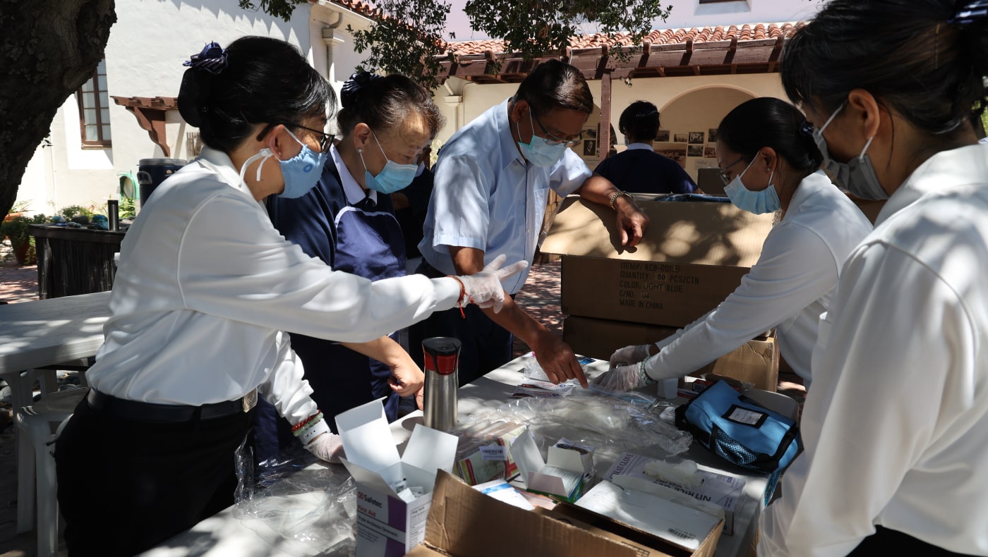 TzuchiUSA-HQ Packing medical kits for Ukrainians-4