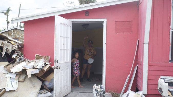 Los voluntarios de Tzu Chi se preparan para la ayuda de emergencia por el huracán Ian en Florida