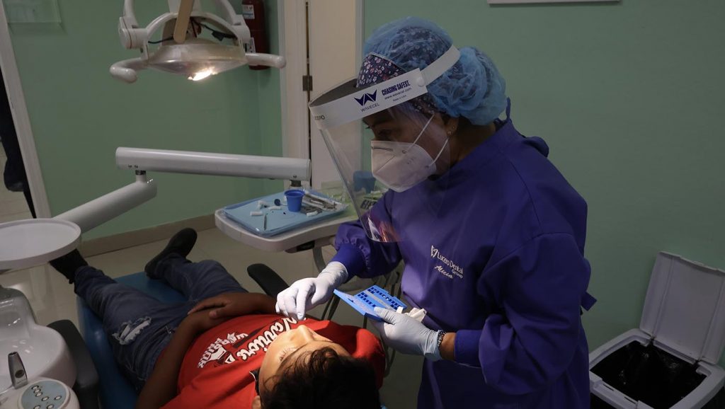Tzu Chi medical volunteer dentist giving dental treatment