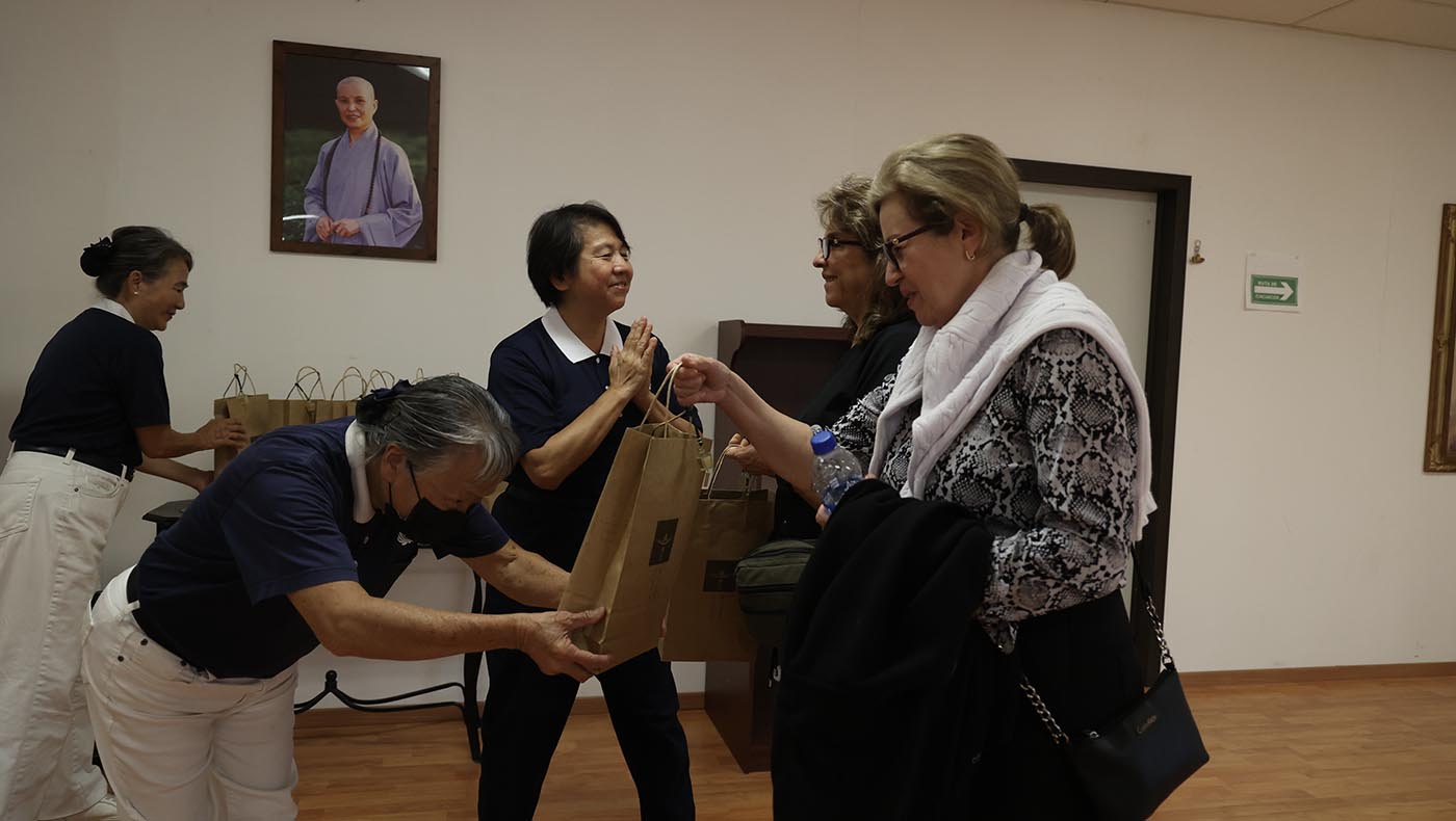 Tzu Chi volunteers prepare and offer gifts for the Lucero Dental Group team
