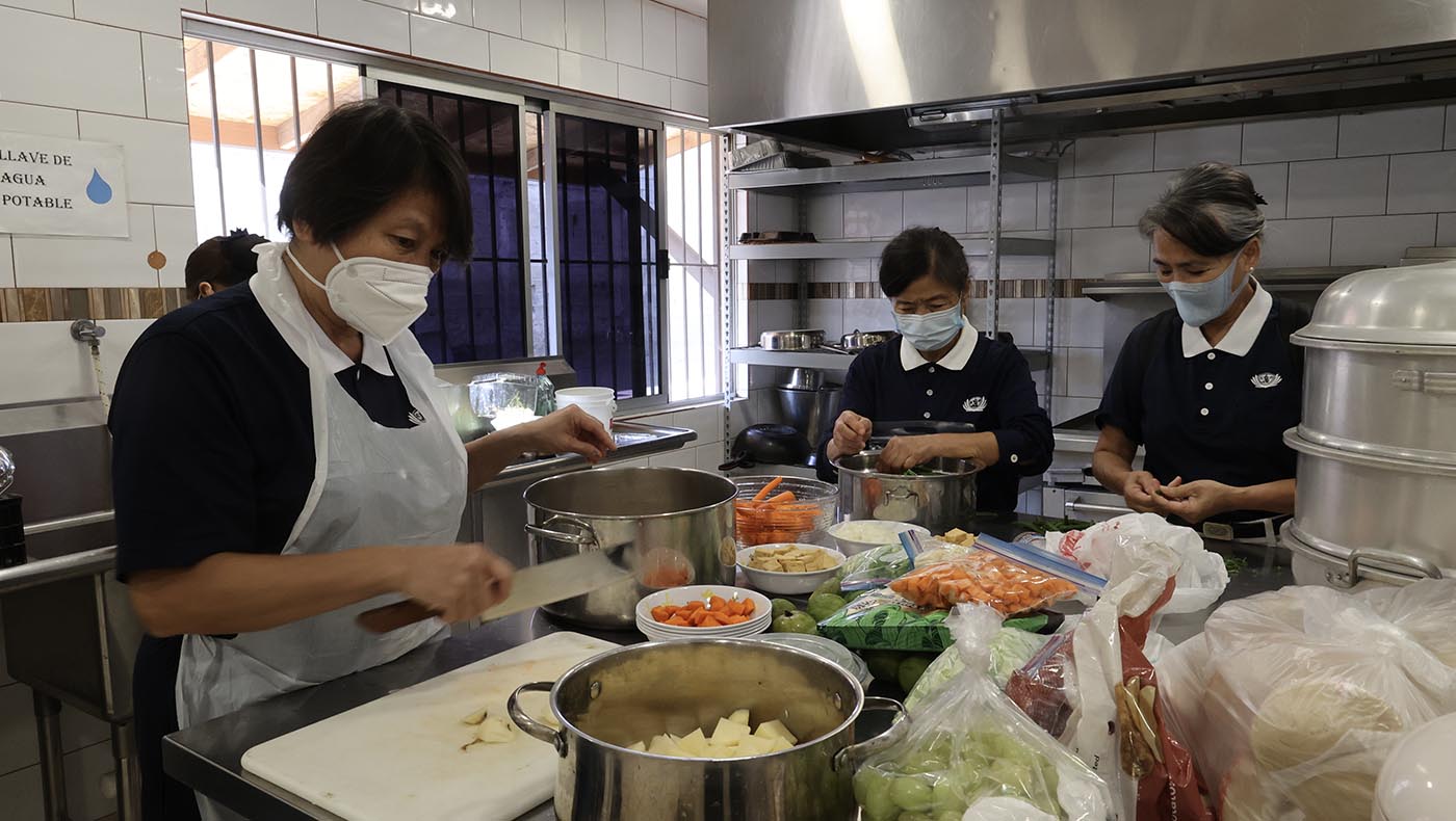 Tzu Chi volunteers cook for the Lucero Dental Group team