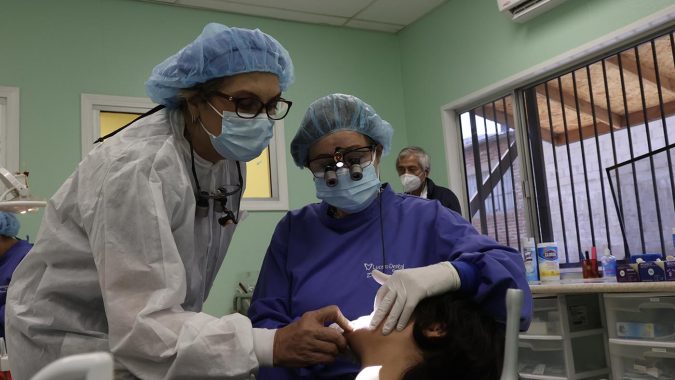 Residentes de Tijuana se benefician en operativo dental