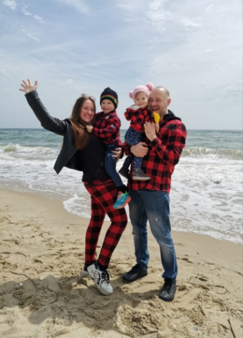 Ukrainian Slava's family photo at the beach