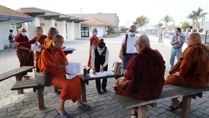 Tzu Chi volunteers welcome Myanmar Monks for their visiting