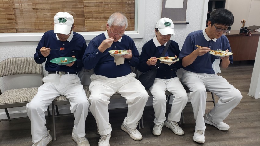 Tzu Chi volunteers enjoying delicious vegetarian meal