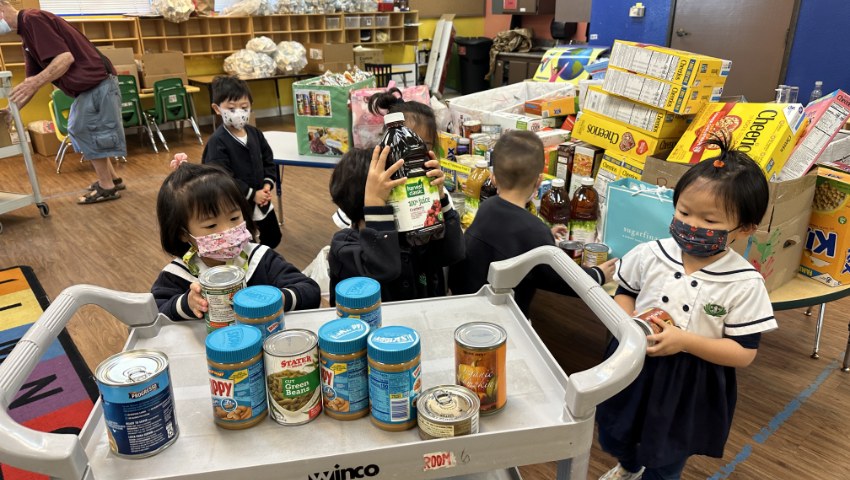 Tzu Chi Preschool students participating food drive event