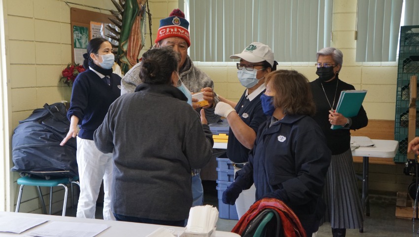Tzu Chi volunteers assisting recipients for the distribution registration