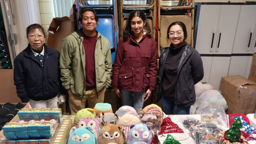 Tzu Ching prepared winter socks and Christmas for people in Fresno
