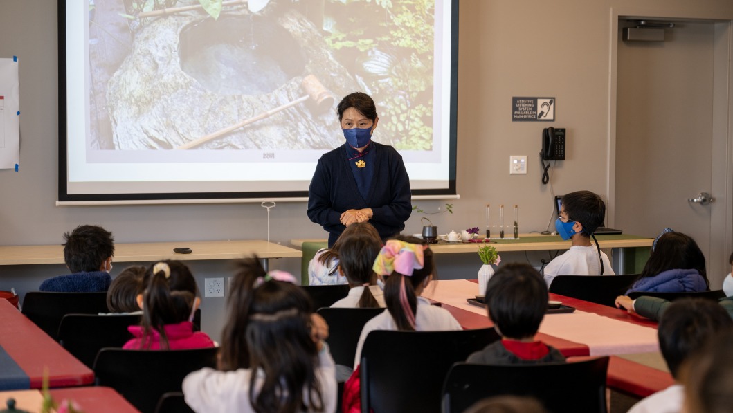 Tzu Chi tea ceremony tutor giving Cupertino Academy students lecture