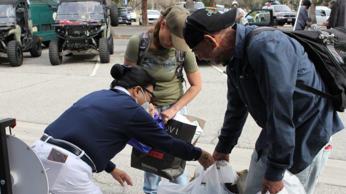 Tzu Chi USA une fuerzas con las autoridades del condado de Los Ángeles para atender a personas sin hogar