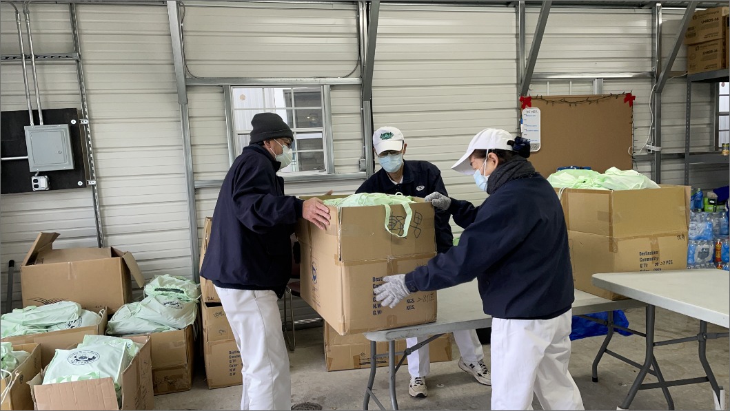 Tzu Chi volunteers preparing for Cherry Hill winter distribution