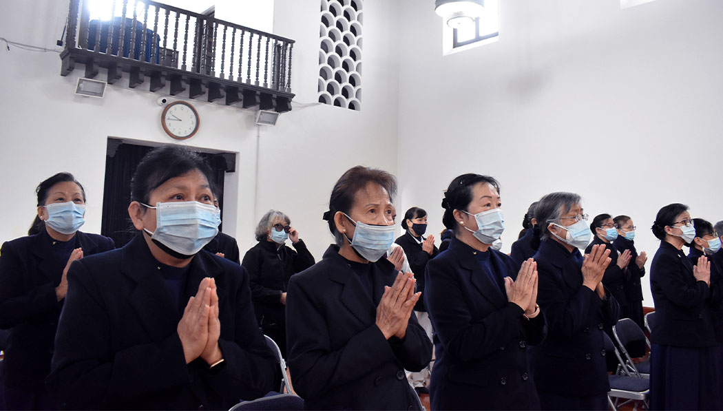 Tzu Chi USA volunteers showing gratitude to Master Cheng Yen