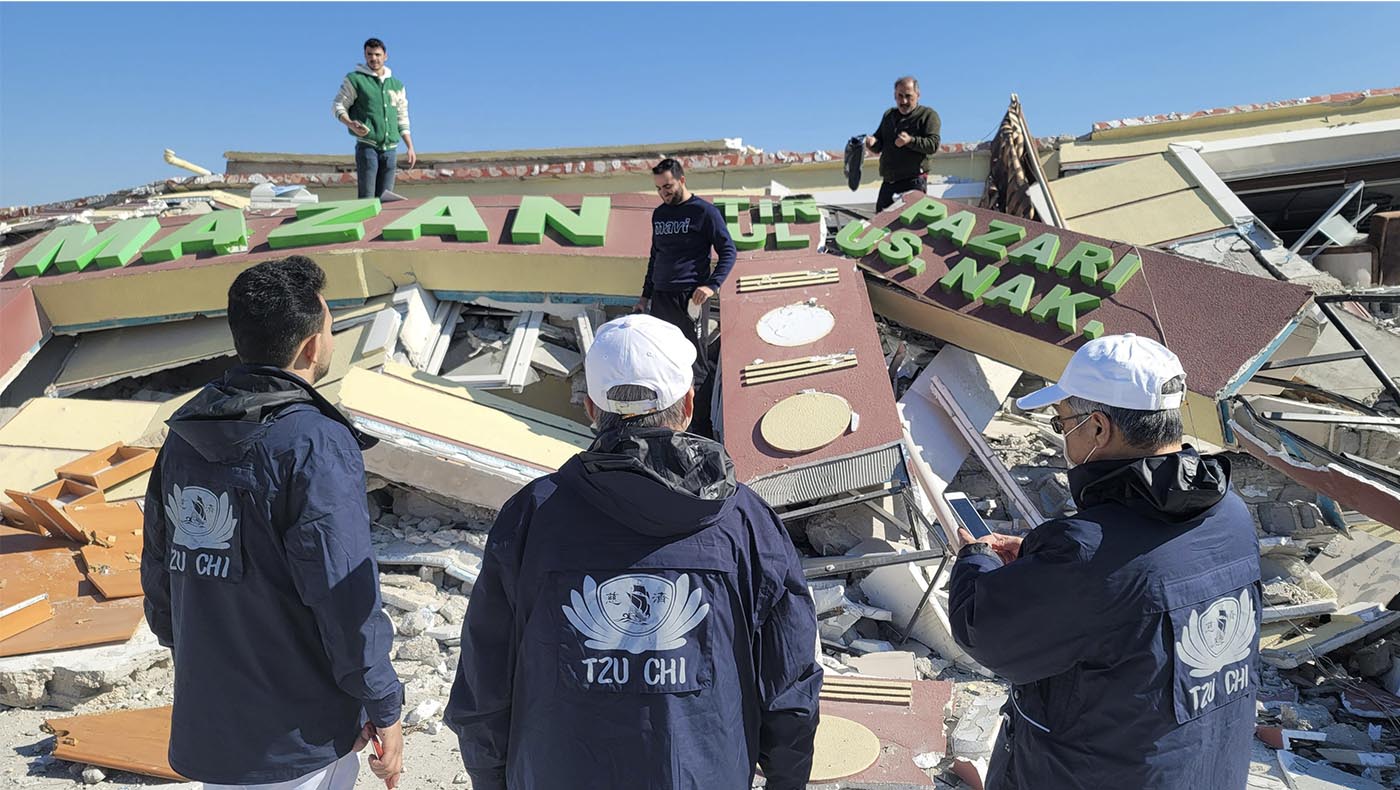 Tzu Chi volunteers visit the disaster areas to truly understand the needs of survivors. Photo credit/David Yu