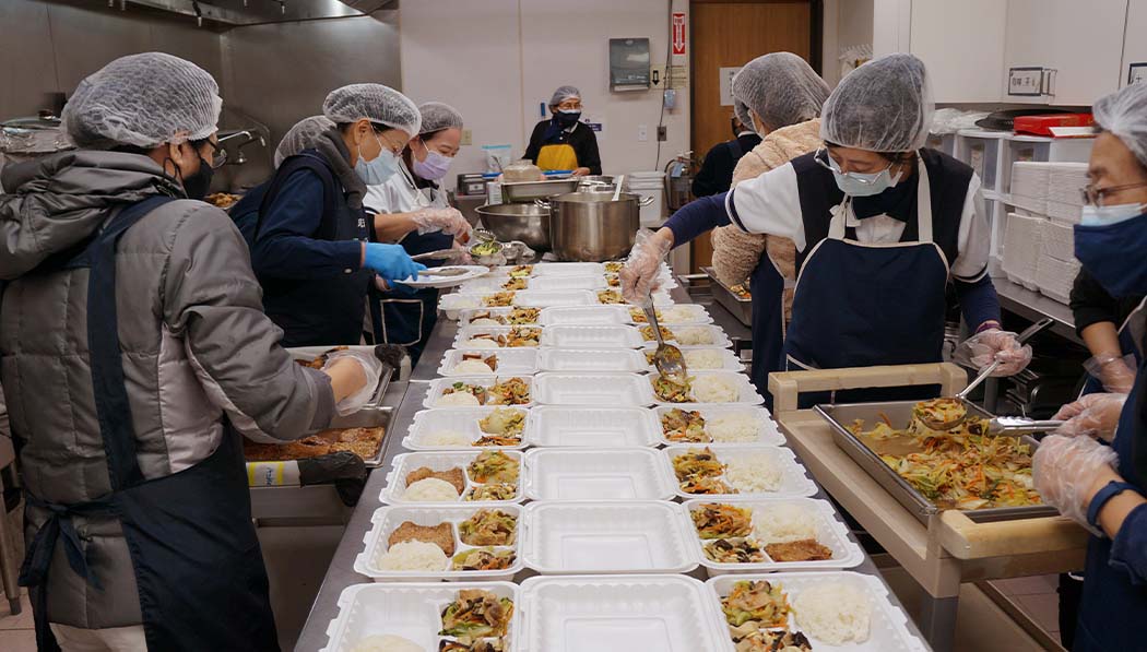 Tzu Chi volunteers preparing vegetarian meal
