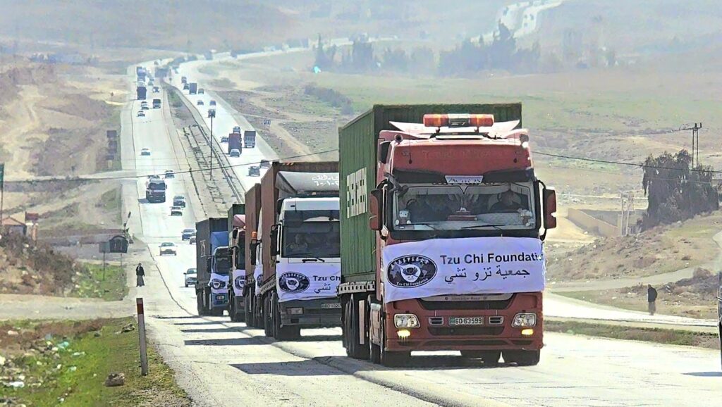 Tzu Chi trucks transporting supplies to the Jordan Hashemite Charity Organisation warehouse