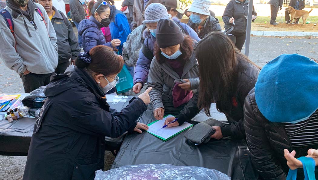Tzu Chi volunteers and recipients in winter distribution