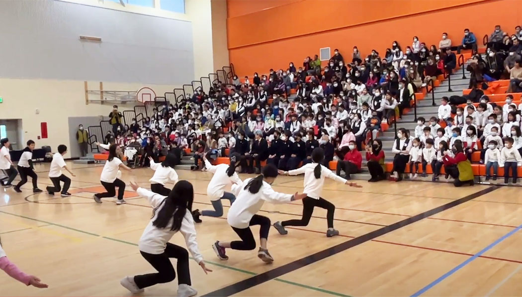 Tzu Chi Seattle Academy students performing Pure Land on Earth