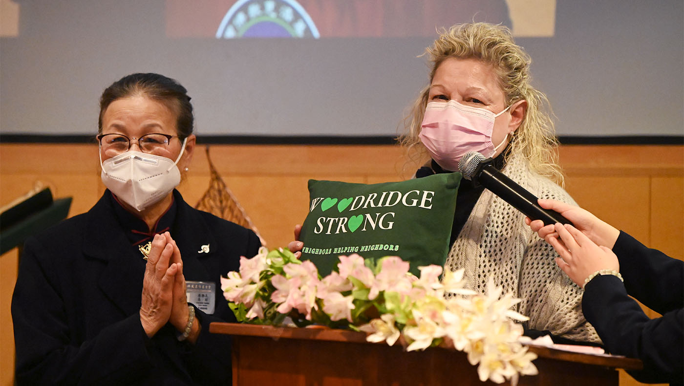 Tzu Chi Midwest Region CEO(left and )Mayor of Woodridge(right) holding handmade pillow from Tzu Chi