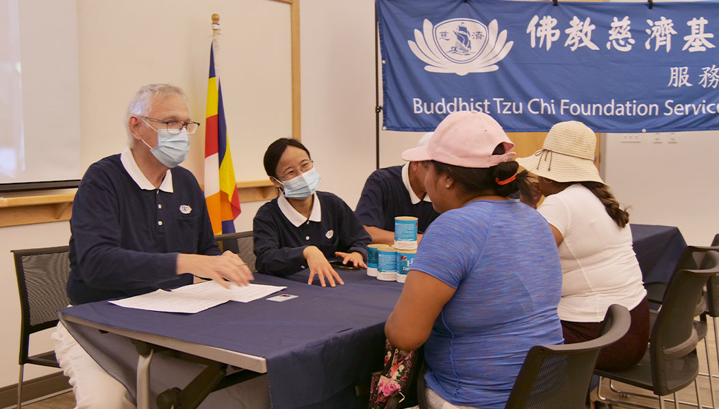 The volunteers try to understand the current situation and needs of each of the survivors. Photo/Allen Tsai