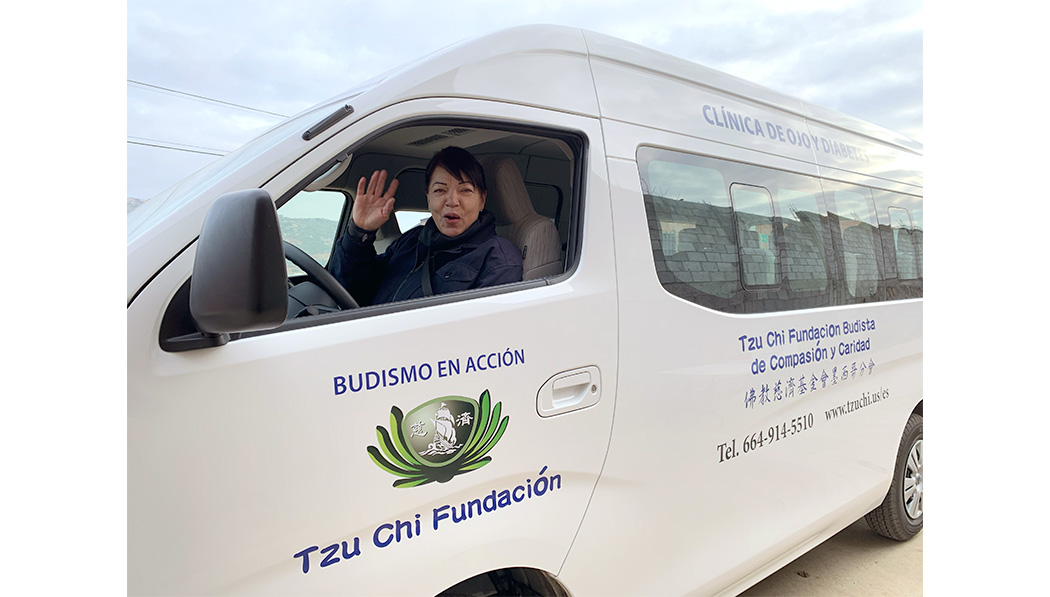 Tzu Chi volunteer Cindy driving the new 14 seats van