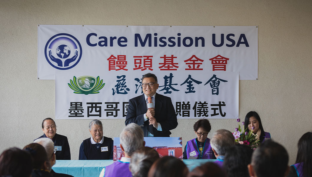 La perseverancia del Dr. Sihong Wang asombra a los demás. Foto/Tzu Chi USA