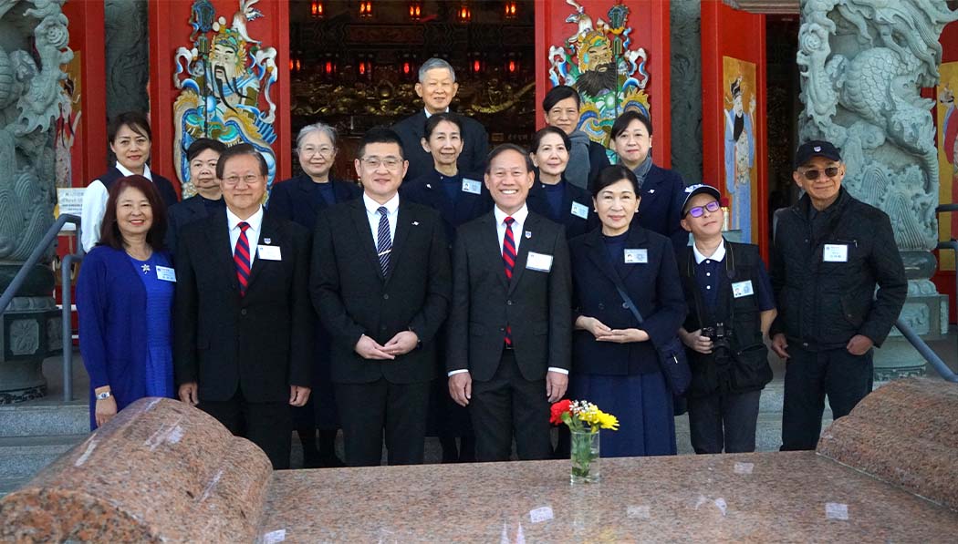 Tzu Chi volunteers and South California Hai Nam Association Committees group photo