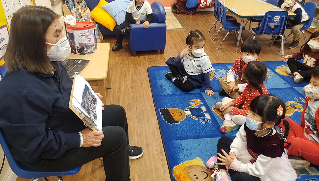 Tzu Chi Preschool teacher explaining Turkey earthquake to students