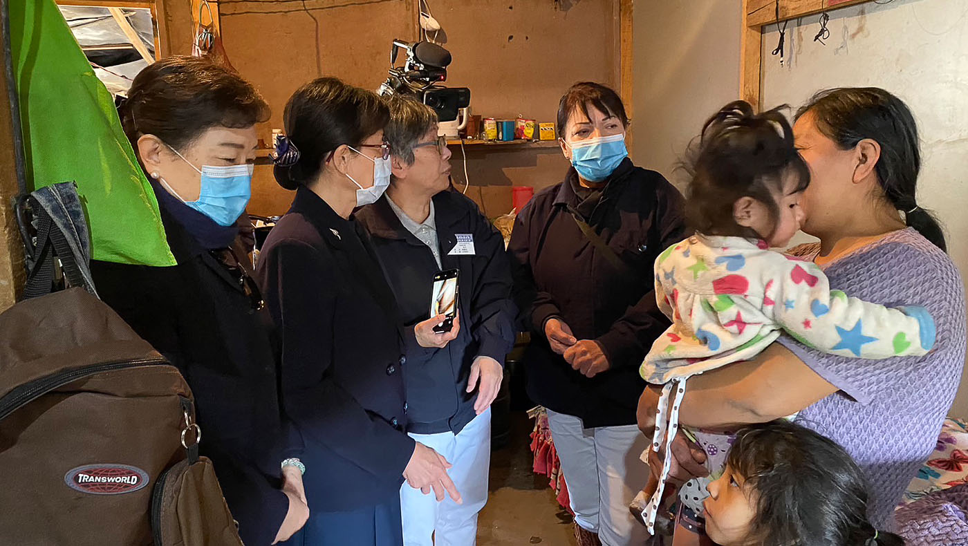 Tzu Chi volunteers visiting unprivileged family in Tijuana