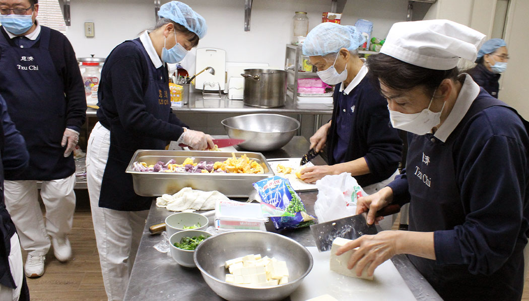Tzu Chi volunteers preparing vegetarian foods