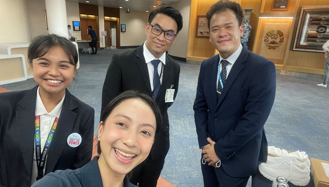 Tzu Chi representatives group selfie