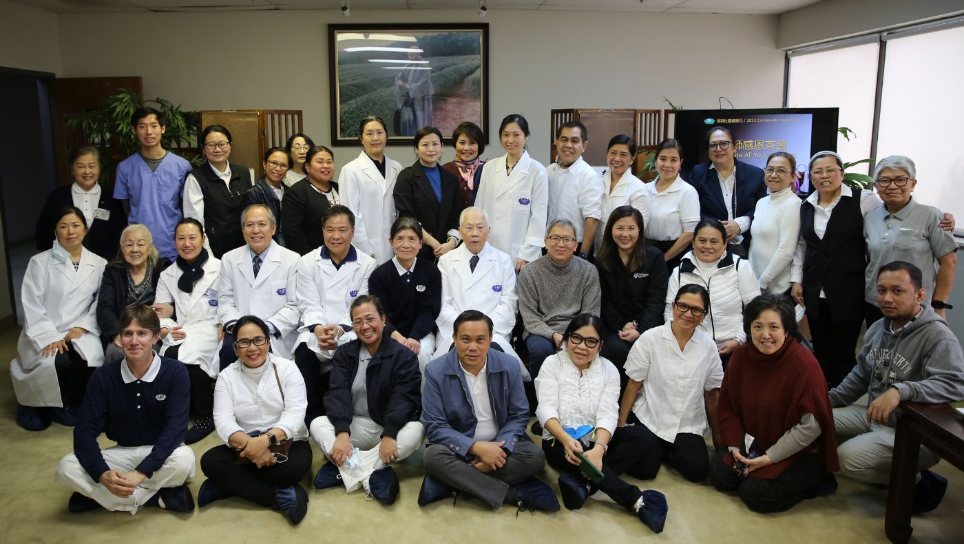 Tzu Chi volunteers and medical volunteers group photo