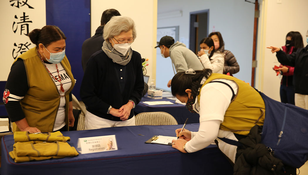 Tzu Chi volunteers assisting visitors for the medical outreach registration